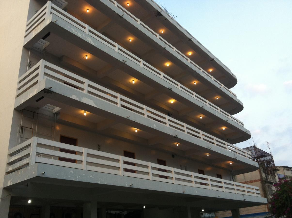 Sakol Hotel Накхонратчасима Экстерьер фото